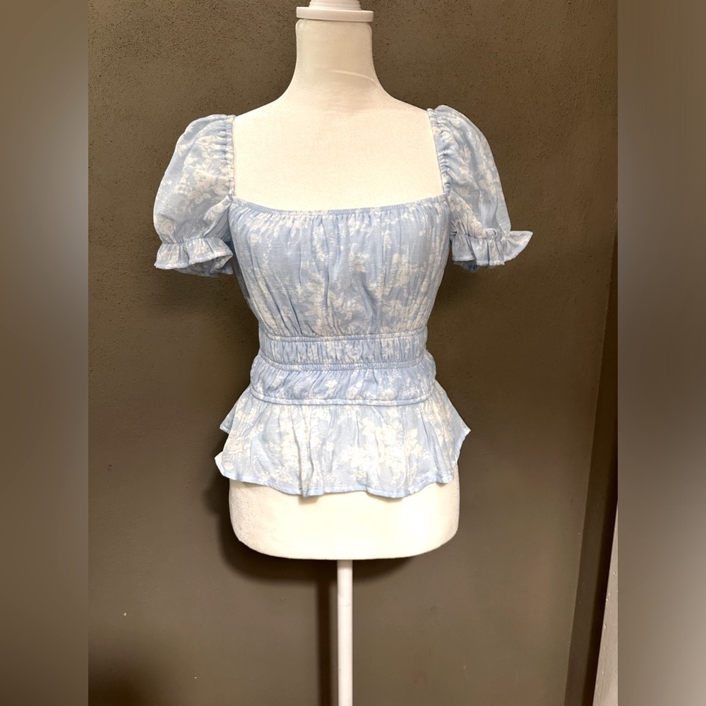 Short puff sleeve shirred smocked top, size small, never worn, powder blue